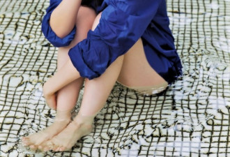 日本少女偶像西野七濑慵懒撩人露底裤