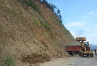 三峡库区地质灾害致26人死 水电站被毁