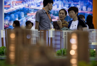 中国楼市挺不住了：北京罕见集体打折