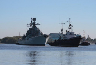 俄军舰在船厂里泡了14年 终于挪窝了