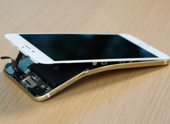 《消费者报告》称iPhone没那么容易弯