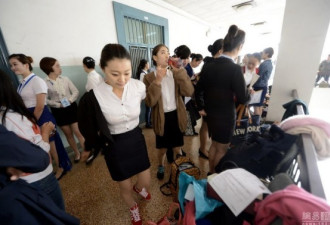 数百少女应聘空姐 走廊更衣  最小18岁