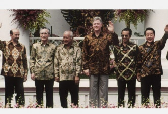 组图：历届APEC峰会各国领导人时装秀