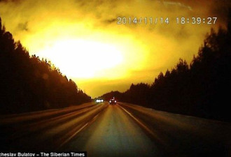 俄罗斯夜空忽然“爆炸” 疑似UFO坠落