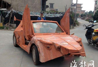 土豪花10万打造“红木跑车”不准上路