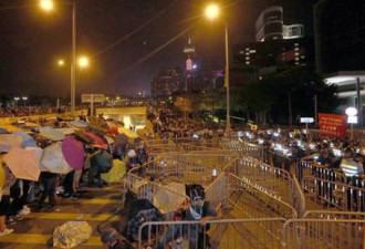 占中行动升级 香港政府总部遭到围堵