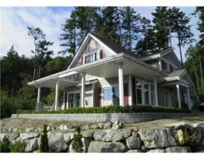 陽光海岸Pender Harbour旁一棟水濱房屋售價僅為43萬9000元。(取材自Realtylinkonline)