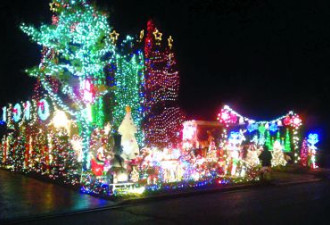 圣诞灯饰最佳：同街两宅耗时一个月互拼