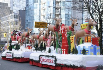 现场：温哥华圣诞大巡游 30万人争睹
