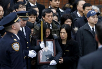 纽约遇害华裔警察刘文健葬礼人山人海