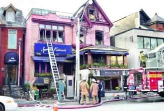 名餐厅被4级大火烧毁 待稳固结构查肇因