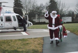 最牛圣诞老人：搭直升机探病童送礼物