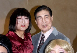 日本前首相鸠山男扮女装照公开很妖艳？