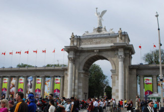 多伦多有座胜利女神门 媲美法凯旋门