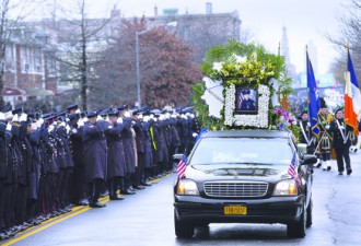 纽约殉职华裔警举殡 多市警队30人送别