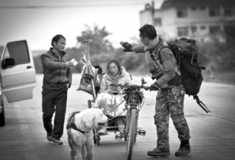 那车那人那狗：男子带患病女友游全国