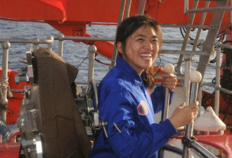中国首名女潜航员搭蛟龙号下潜 心情好