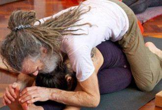 英国最性感瑜伽教练 王妃妹妹也拜师