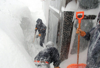 北海道遇10年最大雪 居民窗户被雪掩埋