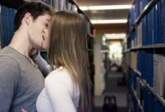 加国大学用激吻照做招生广告 惹争议