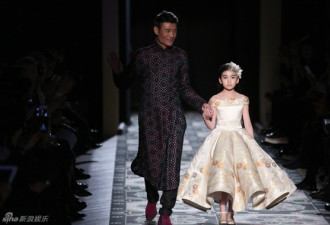 惊艳!中国9岁童模绣球亮相巴黎时装周