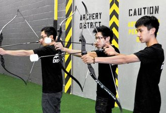 大多区首家射箭游戏馆 华裔青年合办的！