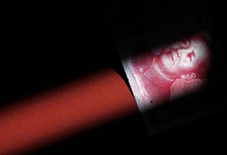人民币疯狂贬值 中国遭遇经济噩梦？