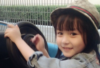全球爆红小美女私照曝光 网友求别长残