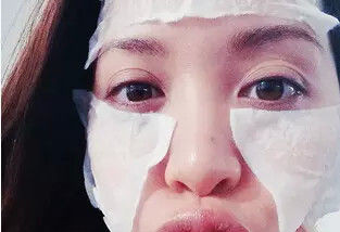 越南网红靠化妆 27岁登上福布斯排行榜