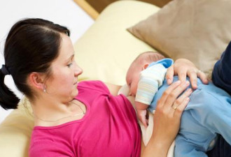 科学家发现母乳含有超过700多种细菌