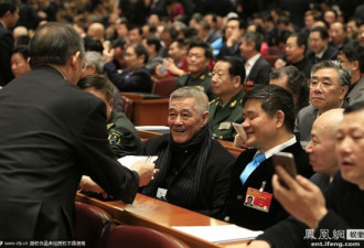 政协开幕会上的明星委员:宋祖英现老态