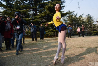 北影表演学院艺考初试现场：美女云集