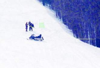 16岁少女安省蓝山滑雪撞大树 生命垂危