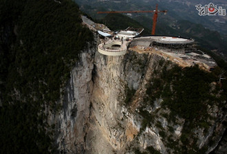 重庆建世界第一玻璃廊桥 悬挑千米高空