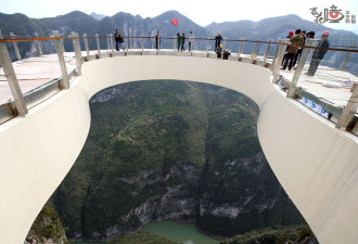 重庆建世界第一玻璃廊桥 悬挑千米高空