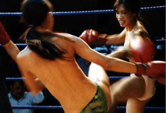赤膊上阵：泰国地下女子裸体泰拳比赛