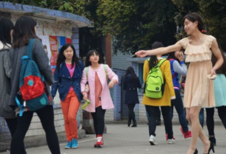 四川男大学生反串卖卫生巾 月收入过万元