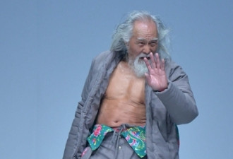 时装周被刷屏的79岁老头是个真的时尚咖