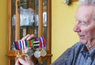 苦等70年 91岁参加二战老兵终获勋章