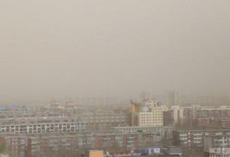 北京遭遇沙尘暴袭击：瞬间变成这模样