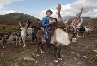 视觉盛宴：实拍一个驯鹿为生的蒙古部落