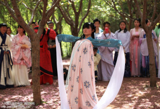 组图：仙女下凡 云南汉服爱好集体春游