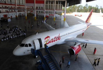 印尼载122人客机受炸弹威胁紧急降落