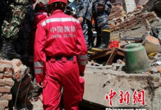 尼泊尔强震过后 废墟上的中国救援队