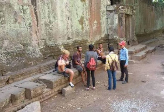 3名外国游客在吴哥古迹拍裸照当场被捕