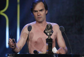 法国帅哥男演员全裸上台领奖 全场震惊