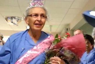 美国年纪最大护士 90岁了仍然不退休