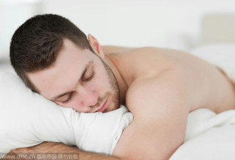 裸睡睡得香有益减肥 做不到4点别裸睡