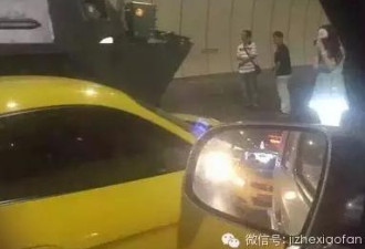 网曝重庆嘉华隧道内保时捷撞上装甲车