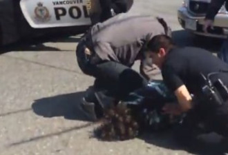 视频：男子连遭两车撞飞 再被警察打倒